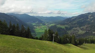 拜里施采尔直辖市空中视图视图osterhofen小镇德国美丽的自然绿色森林巴伐利亚德国村拜里施采尔山阿尔卑斯山脉巴伐利亚德国